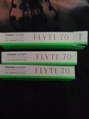 Chiseled Lip Refill — Situation NWOT